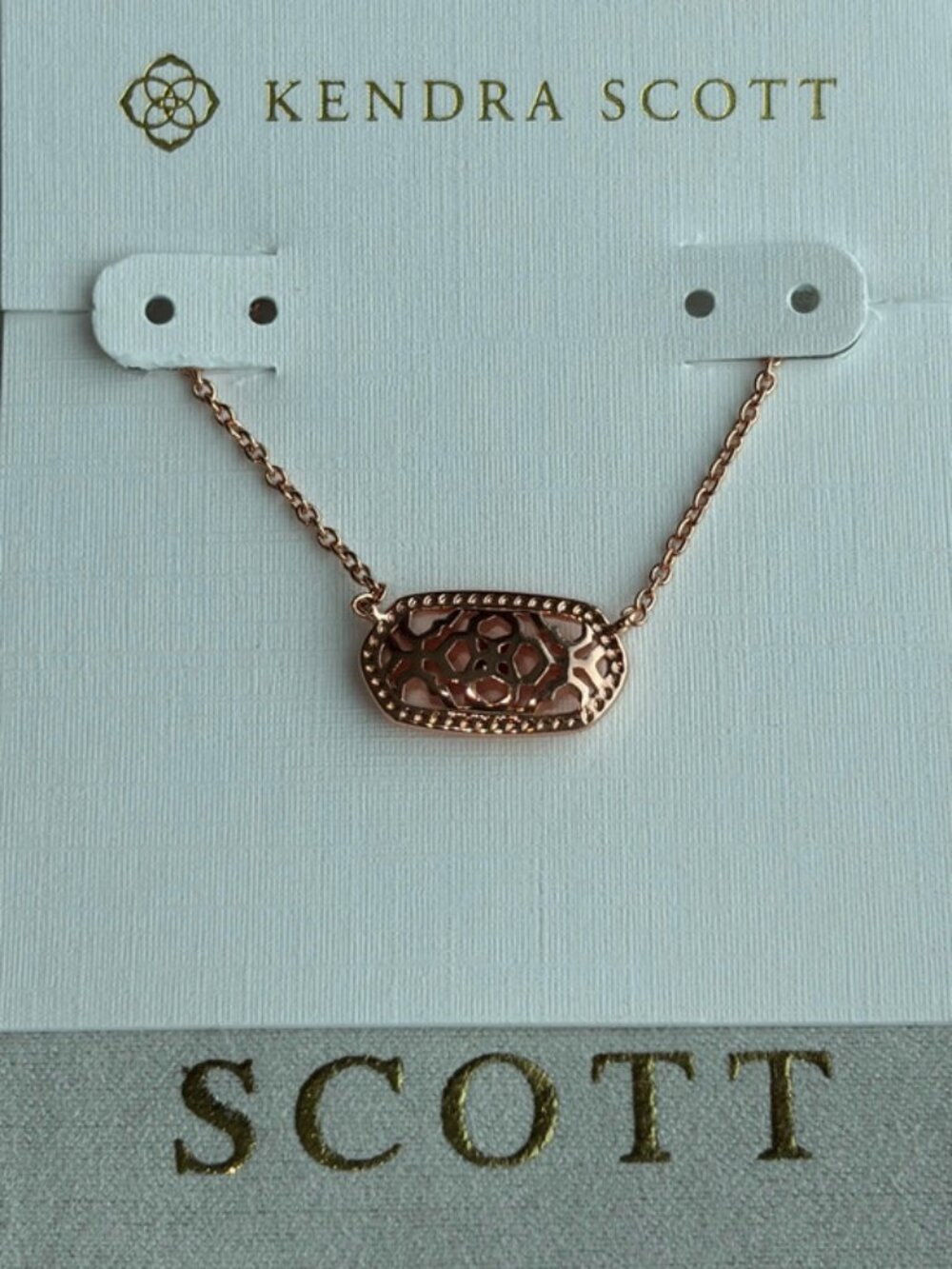 Kendra Scott necklace